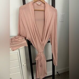 Love + Lore Elegant Pink Women's Robe from Indigo. EUC cozy and soft!!